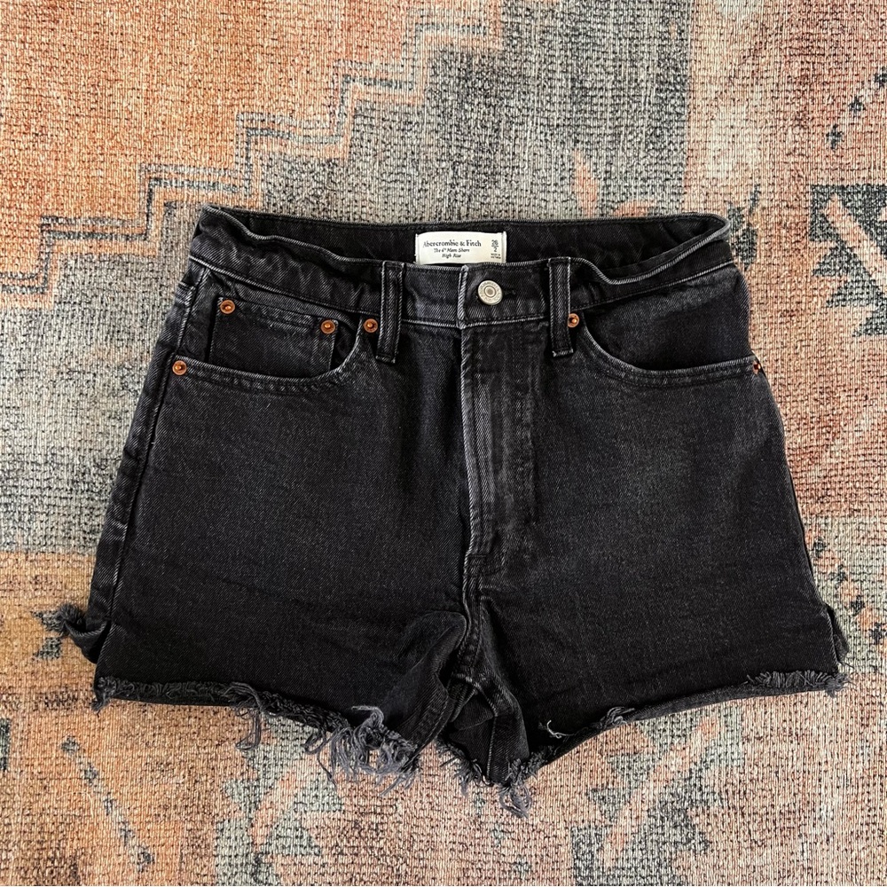 Abercrombie 4” mom short high rise